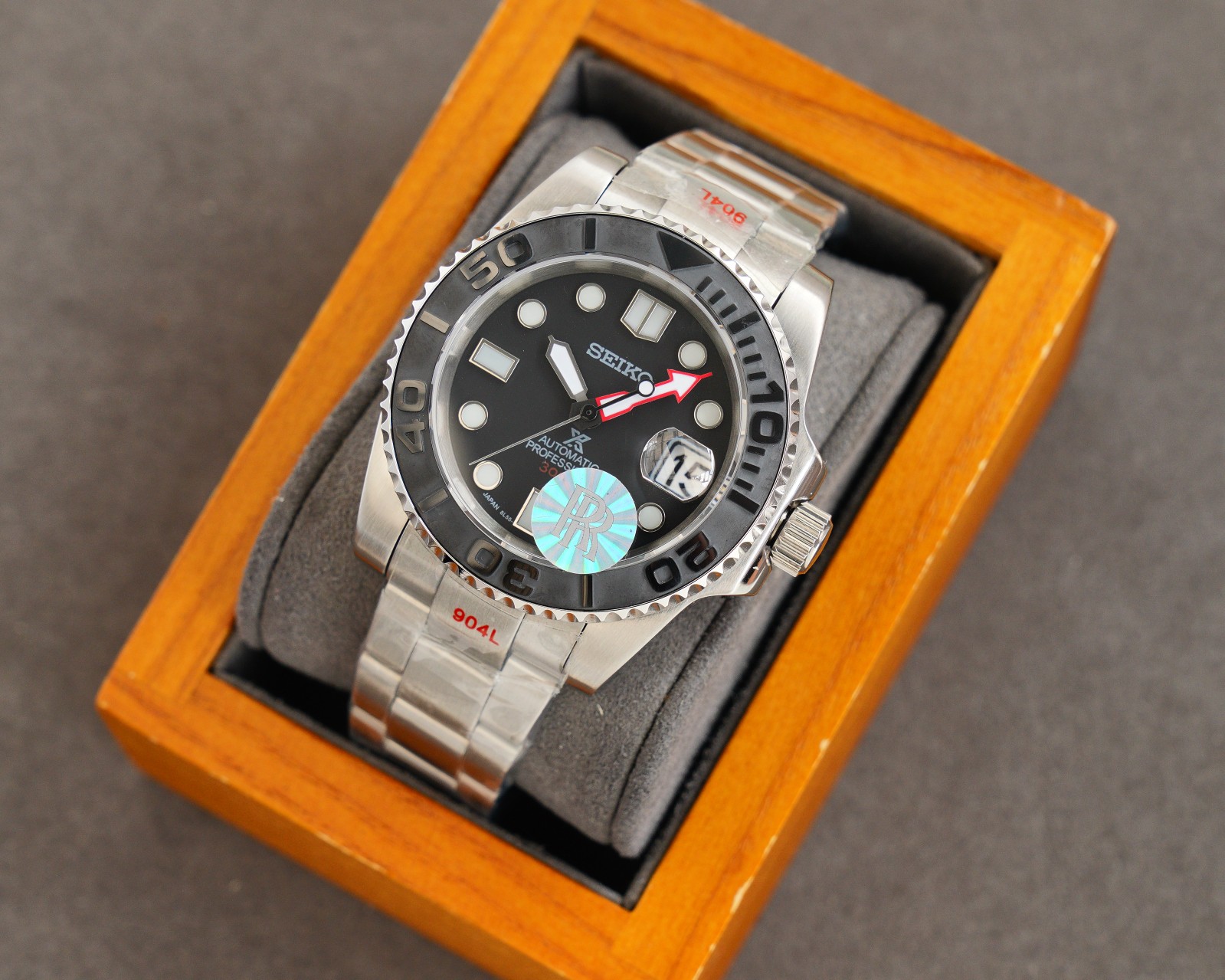 550 R Factory Edition SEIKO Latest Men's Watch Super Luminous Powered by NH35 Automatic Mechanical Movement Modern Dial Design 316L Stainless Steel Case Ceramic Bezel Sapphire Crystal With 316L Stainless Steel Bracelet Business Casual Style Elegant & Refi