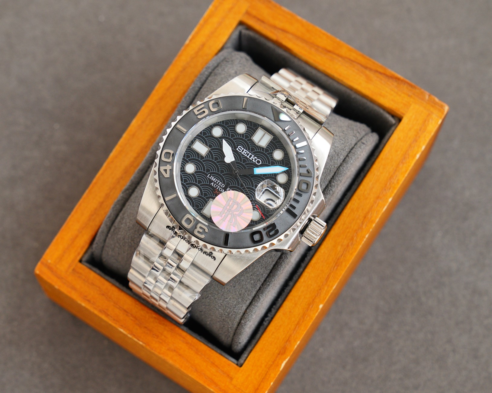 550 R Factory Edition SEIKO Latest Men's Watch Super Luminous Powered by NH35 Automatic Mechanical Movement Modern Dial Design 316L Stainless Steel Case Ceramic Bezel Sapphire Crystal With 316L Stainless Steel Bracelet Business Casual Style Elegant & Refi