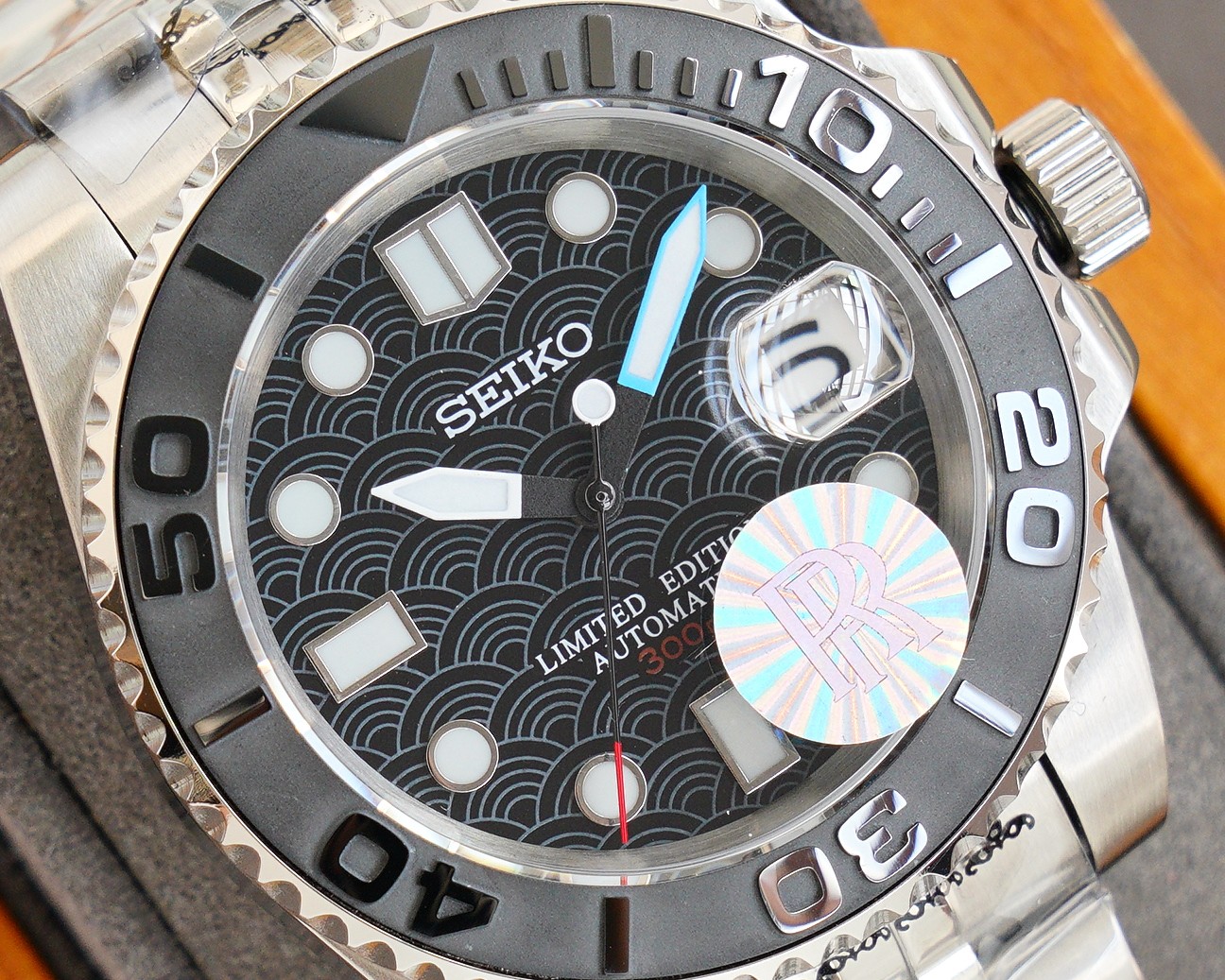 550 R Factory Edition SEIKO Latest Men's Watch Super Luminous Powered by NH35 Automatic Mechanical Movement Modern Dial Design 316L Stainless Steel Case Ceramic Bezel Sapphire Crystal With 316L Stainless Steel Bracelet Business Casual Style Elegant & Refi