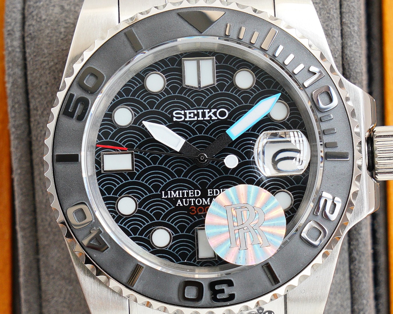 550 R Factory Edition SEIKO Latest Men's Watch Super Luminous Powered by NH35 Automatic Mechanical Movement Modern Dial Design 316L Stainless Steel Case Ceramic Bezel Sapphire Crystal With 316L Stainless Steel Bracelet Business Casual Style Elegant & Refi