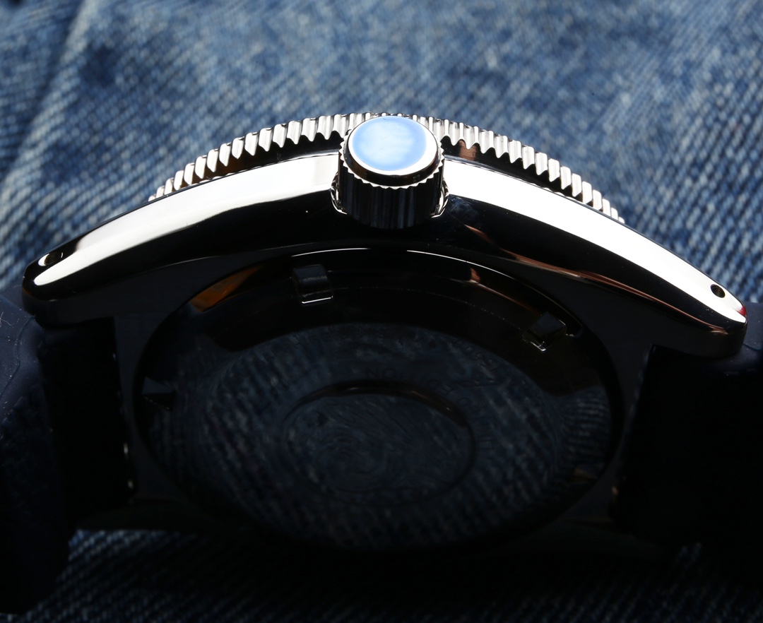 P 600. SEIKO PROSPEX Diameter 43.3 Thickness 13.0 300 JH _149