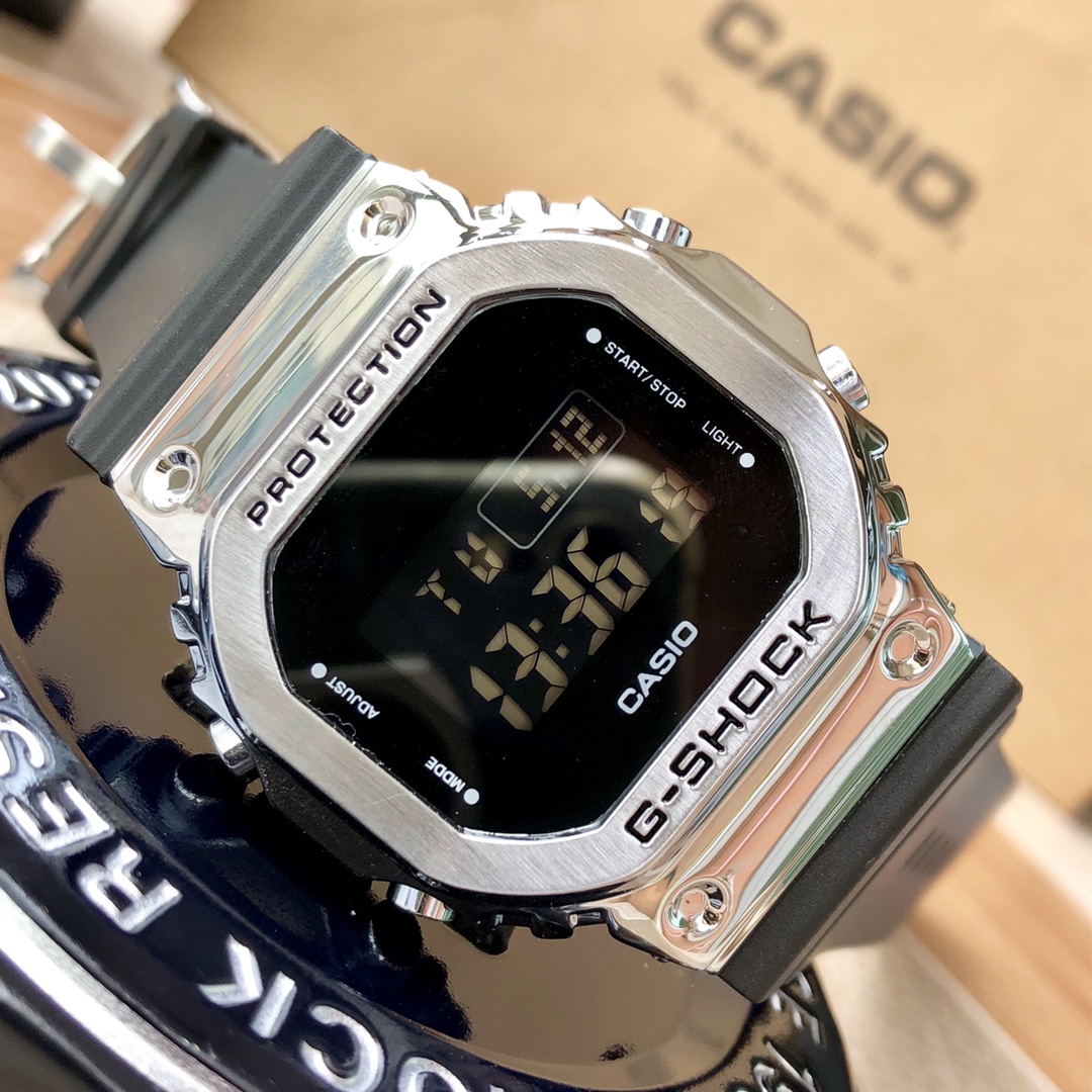 CASIO G-SHOCK GM-5600 Shock Resistant Multifunction Digital Analog Watch 49*43*13.5mm