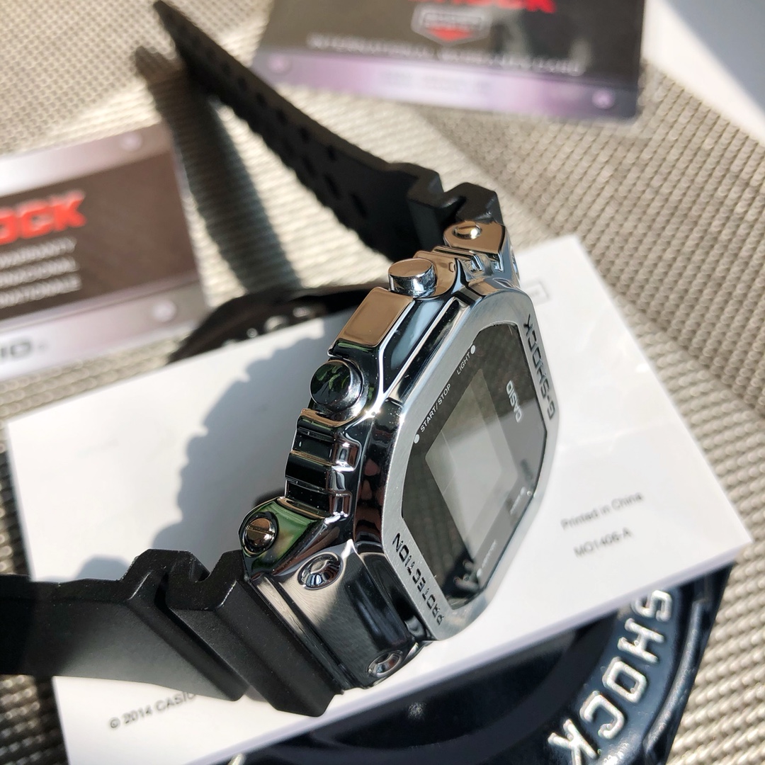 CASIO G-SHOCK GM-5600 Shock Resistant Multifunction Digital Analog Watch 49*43*13.5mm