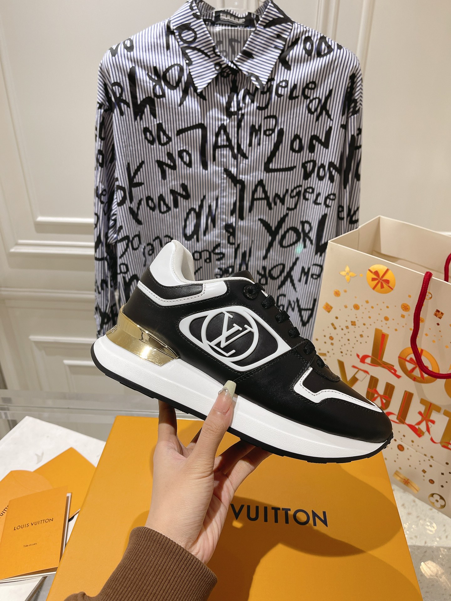 Louis Vuitton Couple Sneakers M-l-s