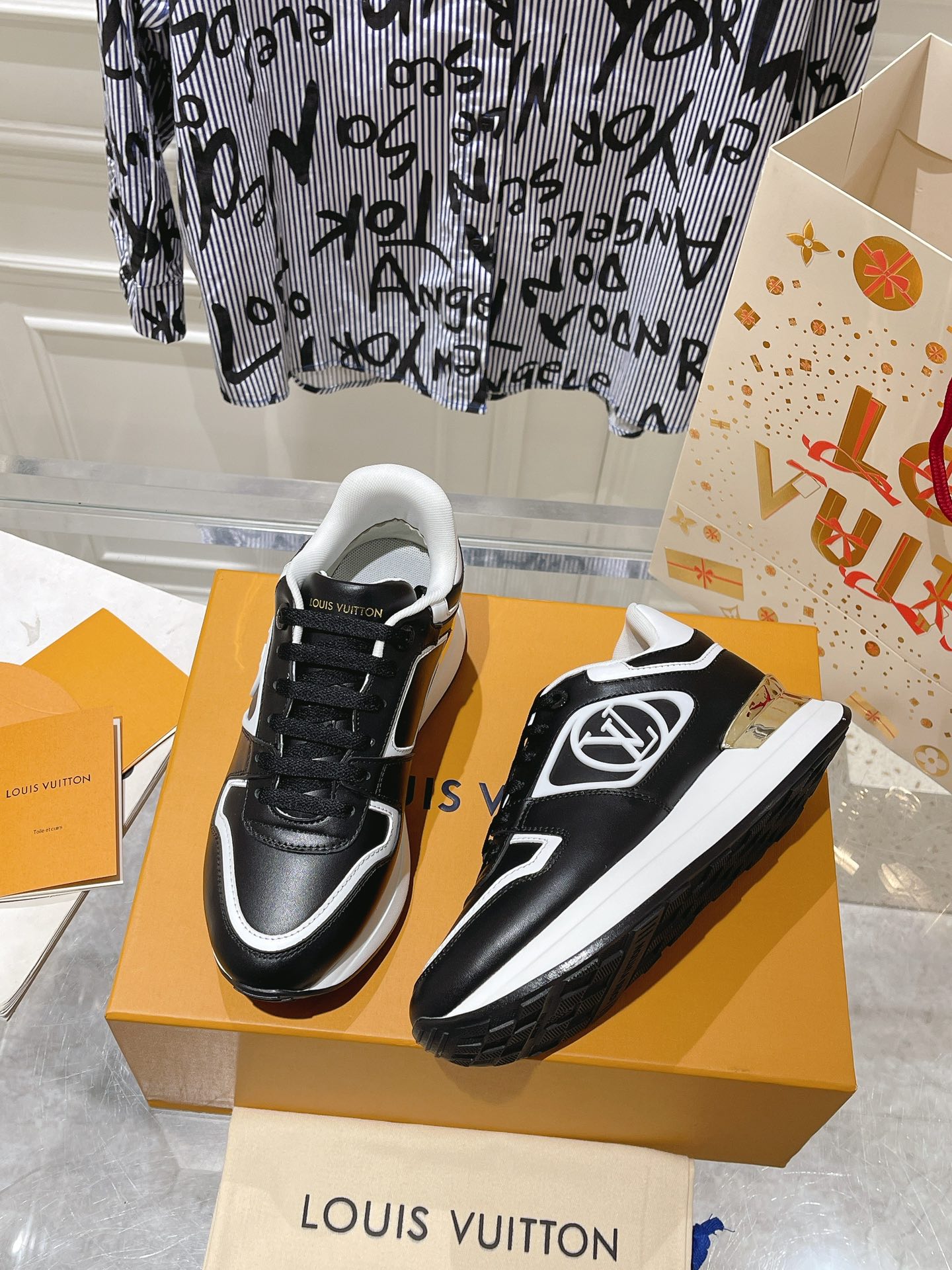 Louis Vuitton Couple Sneakers M-l-s