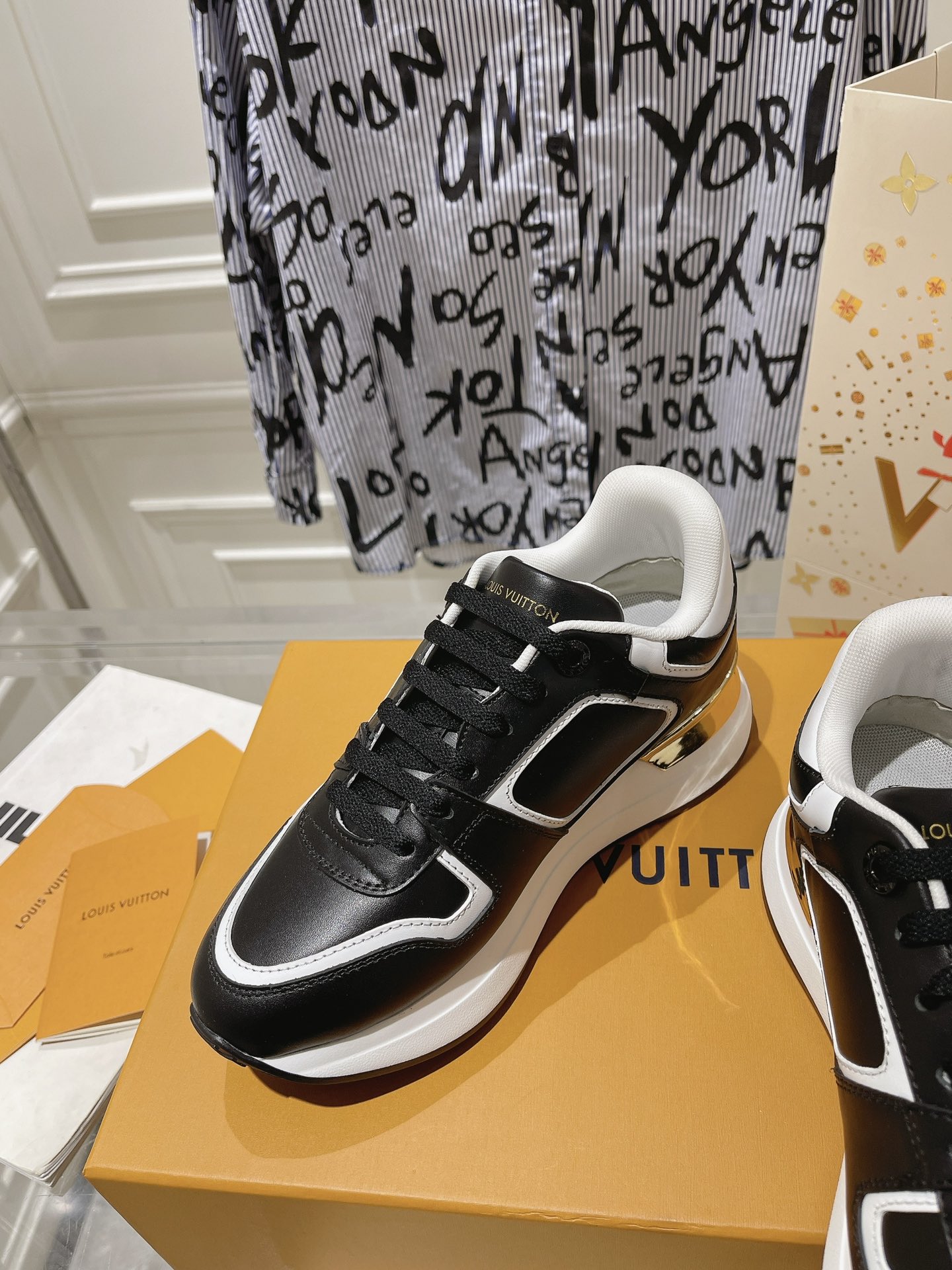 Louis Vuitton Couple Sneakers M-l-s