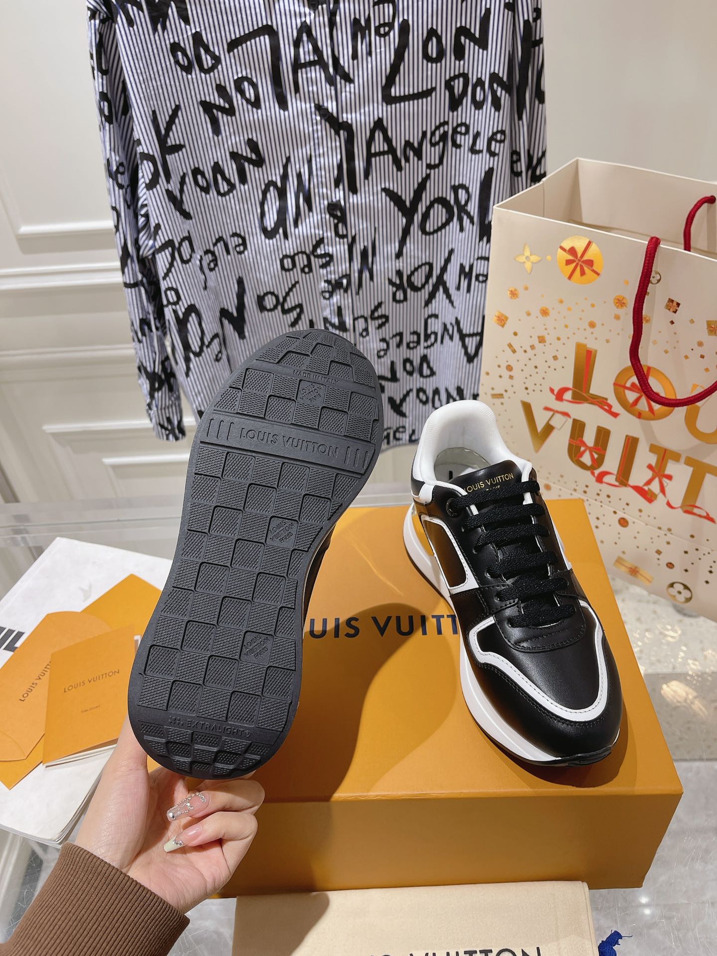 Louis Vuitton Couple Sneakers M-l-s