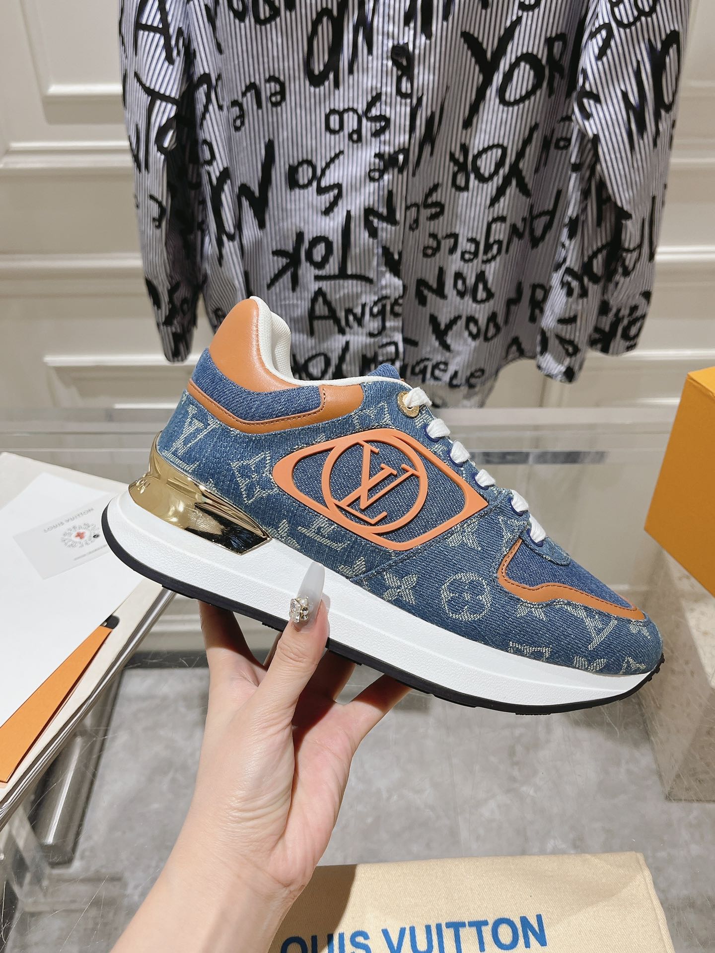 Louis Vuitton Couple Sneakers M-l-s