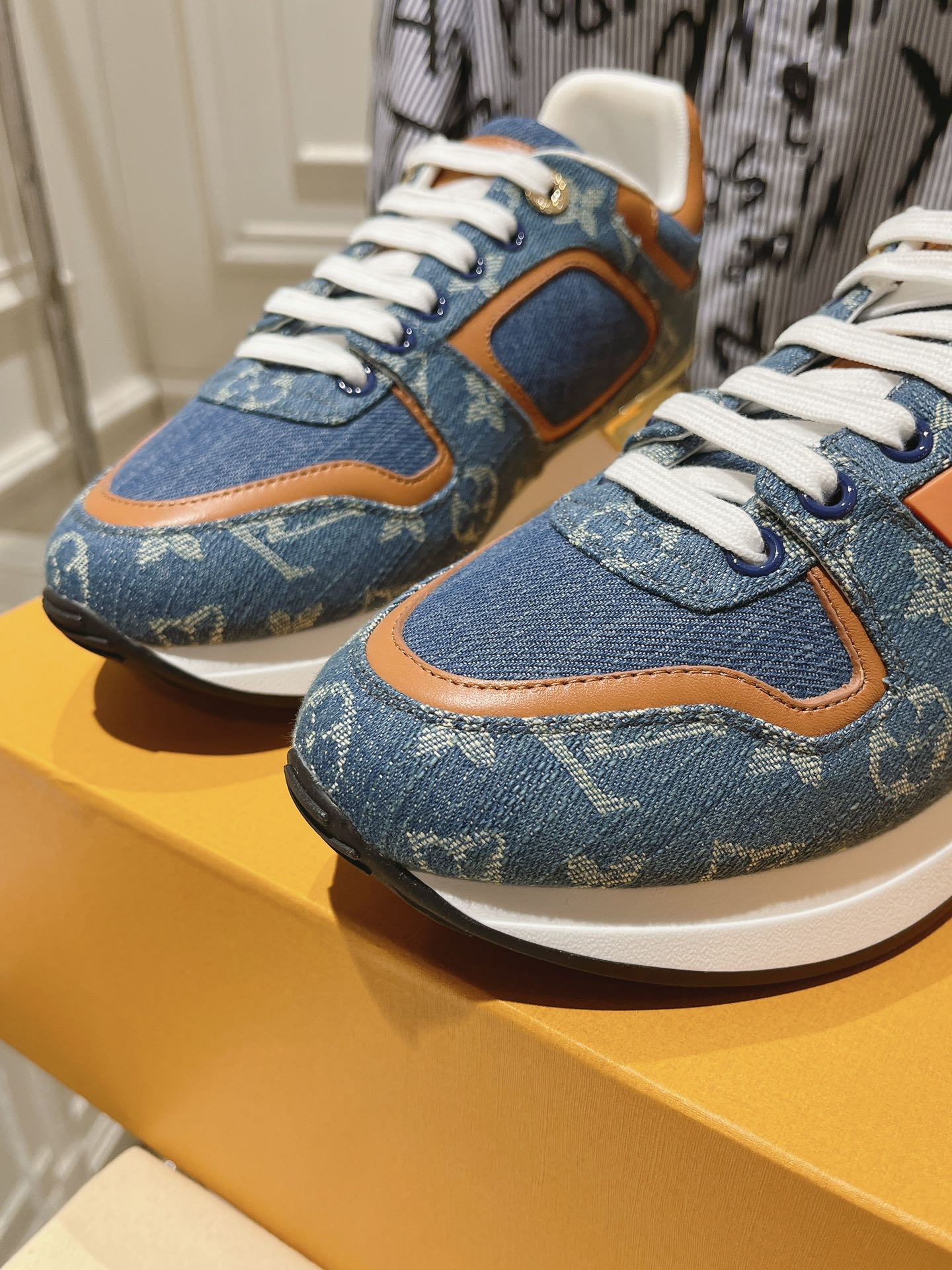 Louis Vuitton Couple Sneakers M-l-s