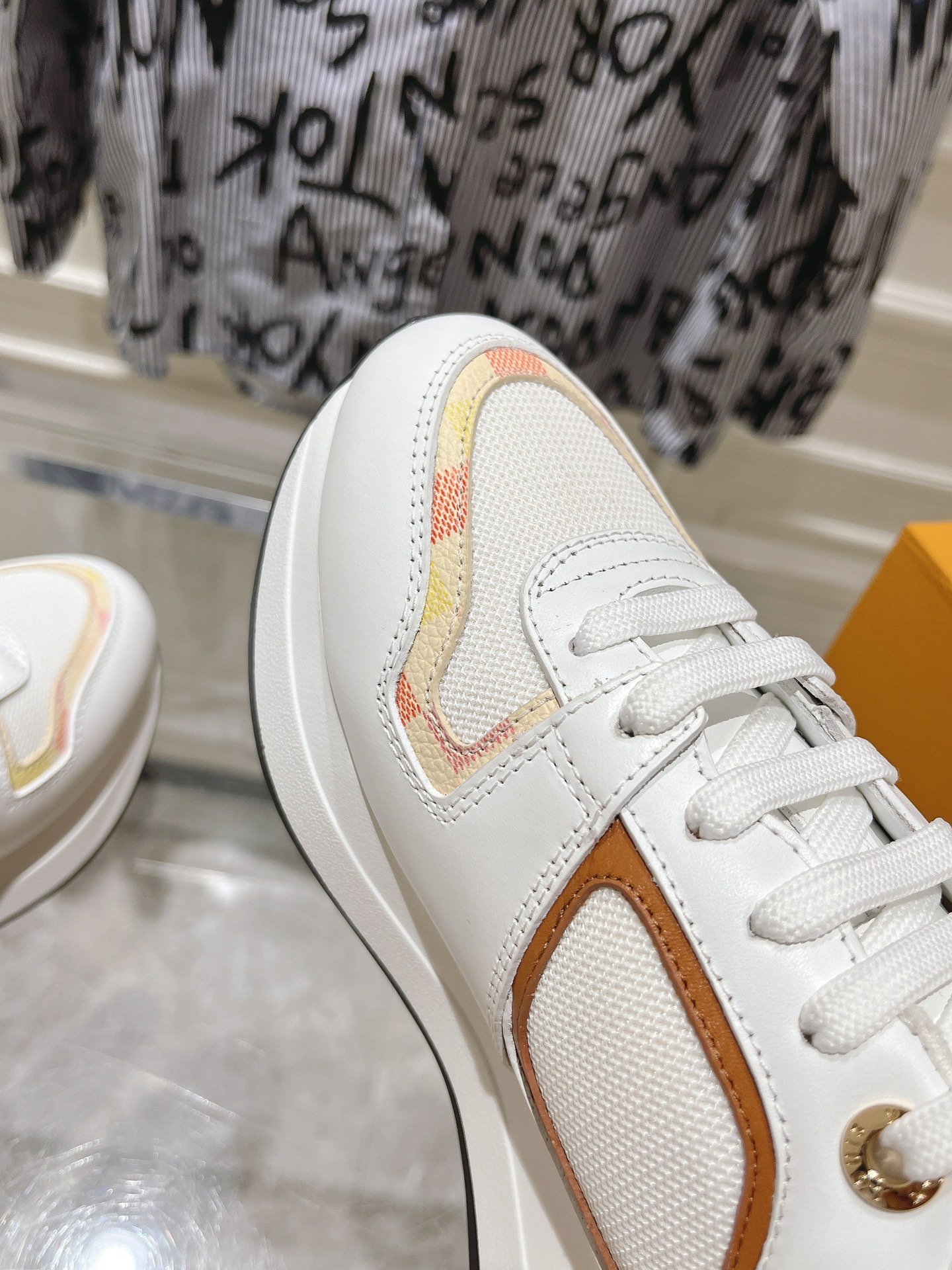 Louis Vuitton Couple Sneakers M-l-s