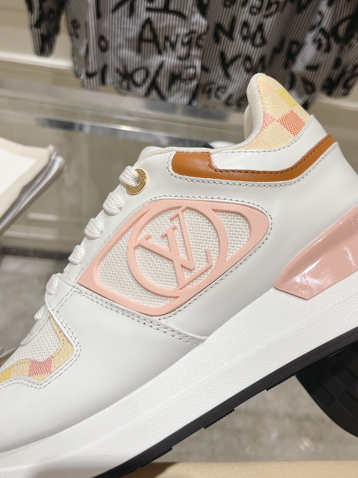 Louis Vuitton Couple Sneakers M-l-s
