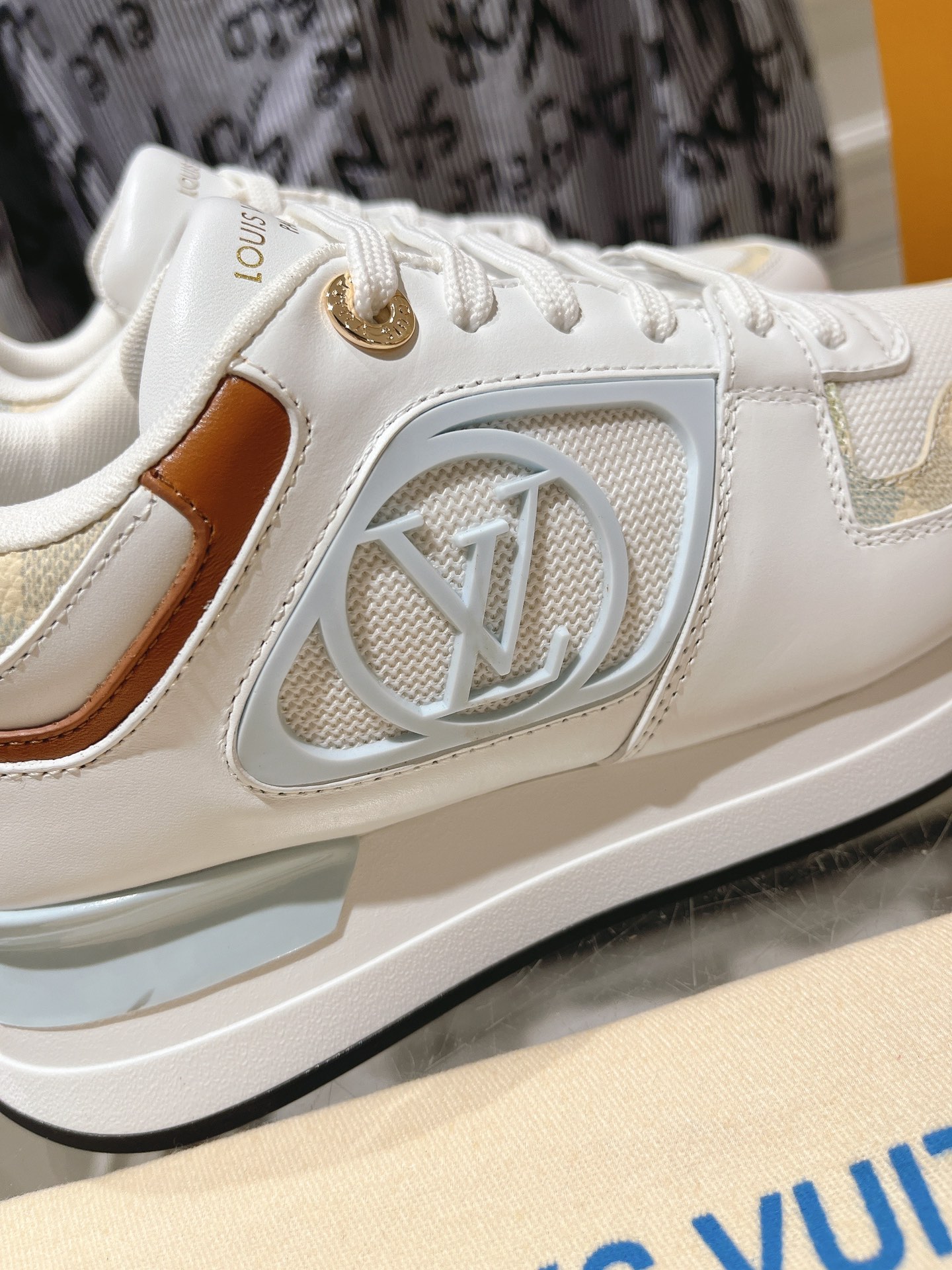 Louis Vuitton Couple Sneakers M-l-s