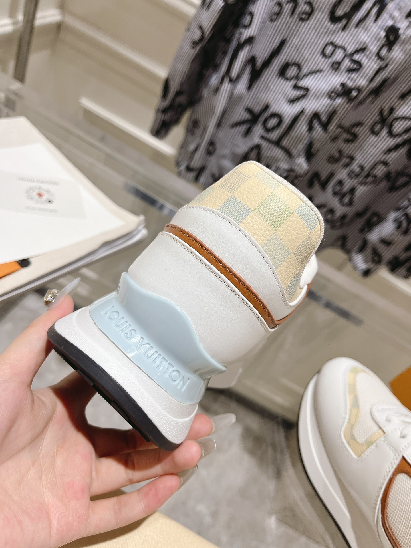 Louis Vuitton Couple Sneakers M-l-s