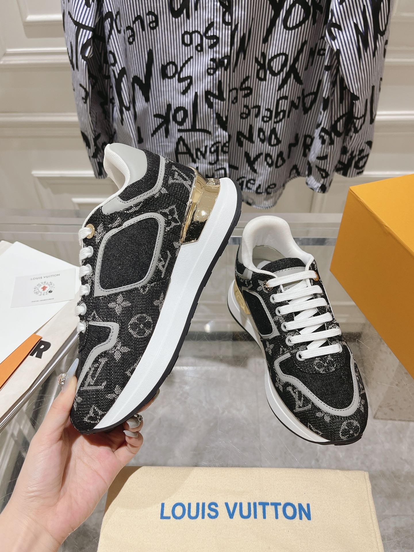 Louis Vuitton Couple Sneakers M-l-s