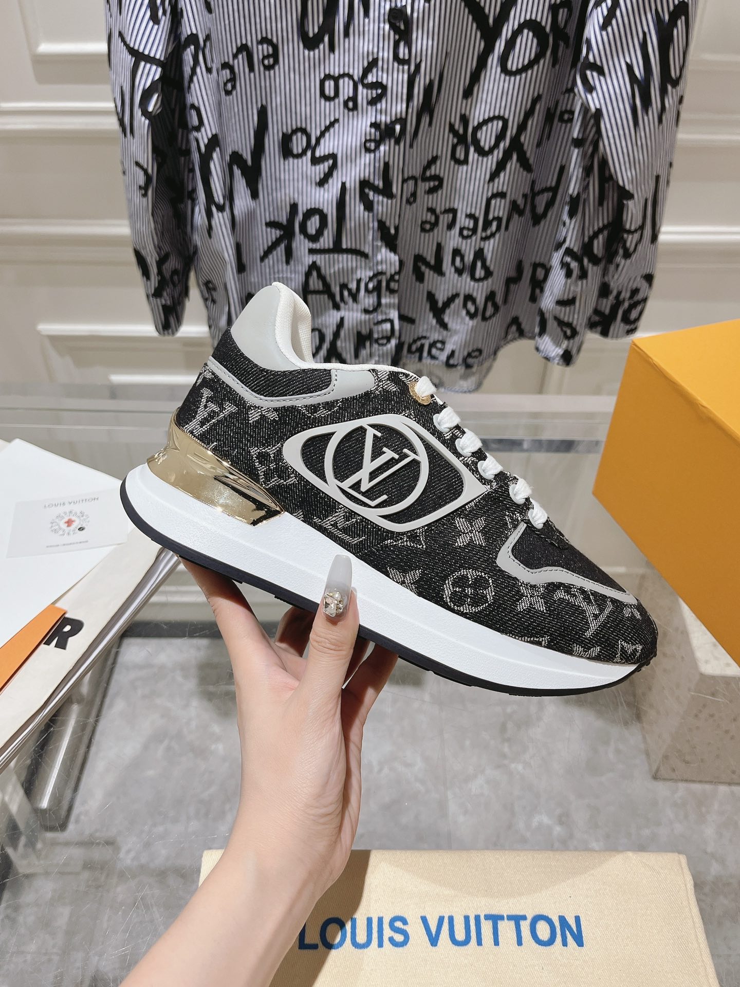 Louis Vuitton Couple Sneakers M-l-s