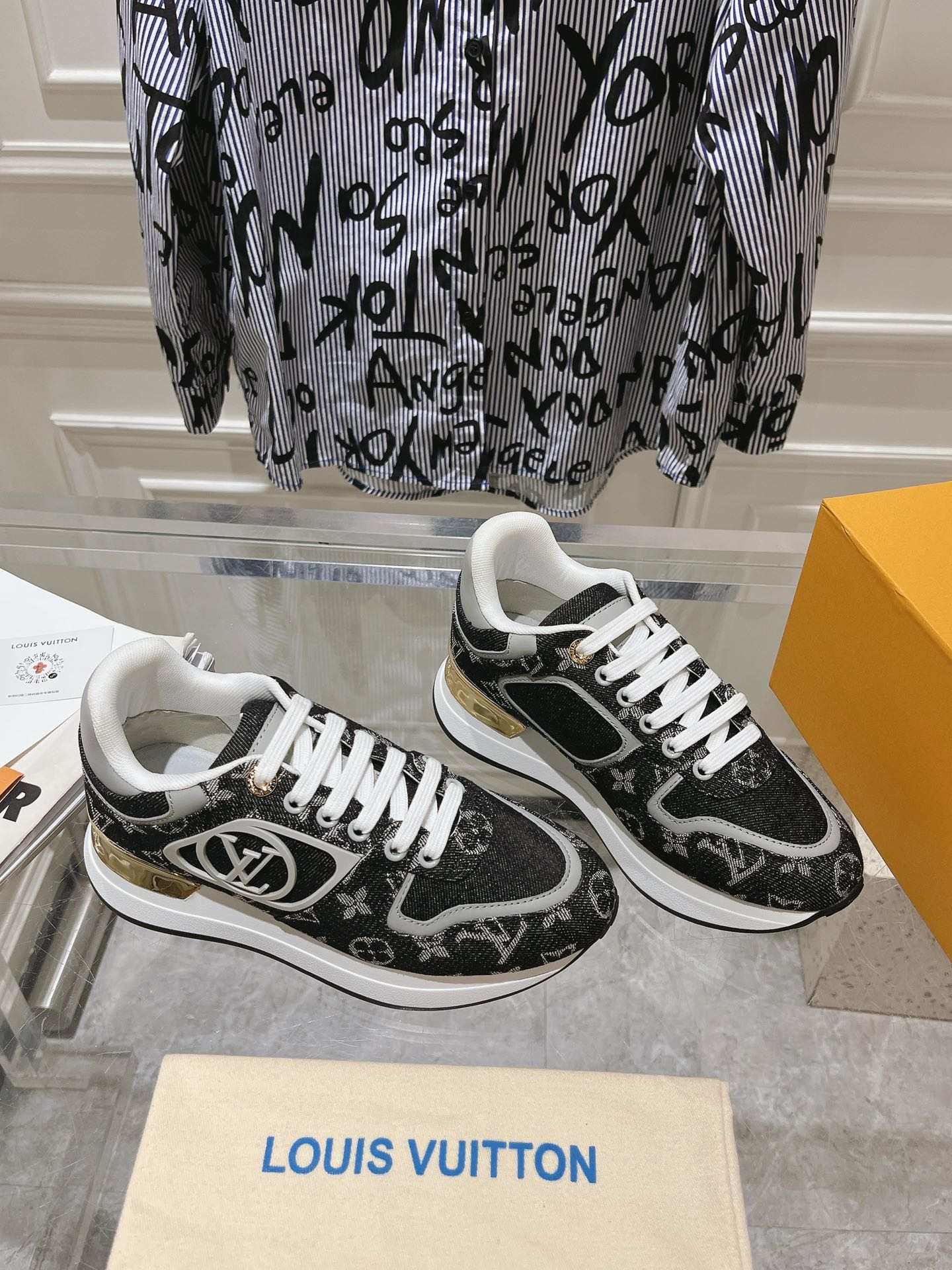 Louis Vuitton Couple Sneakers M-l-s