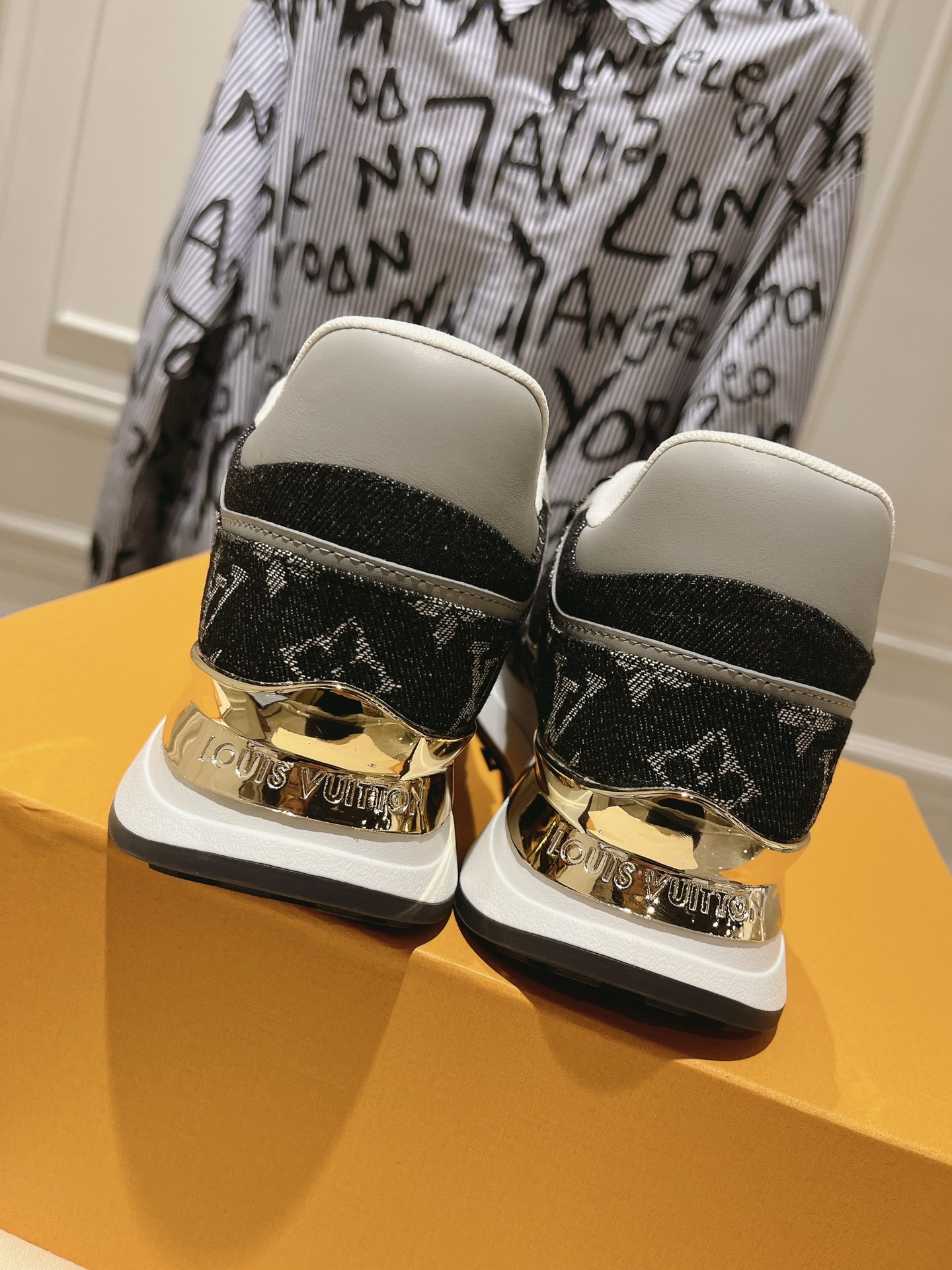 Louis Vuitton Couple Sneakers M-l-s