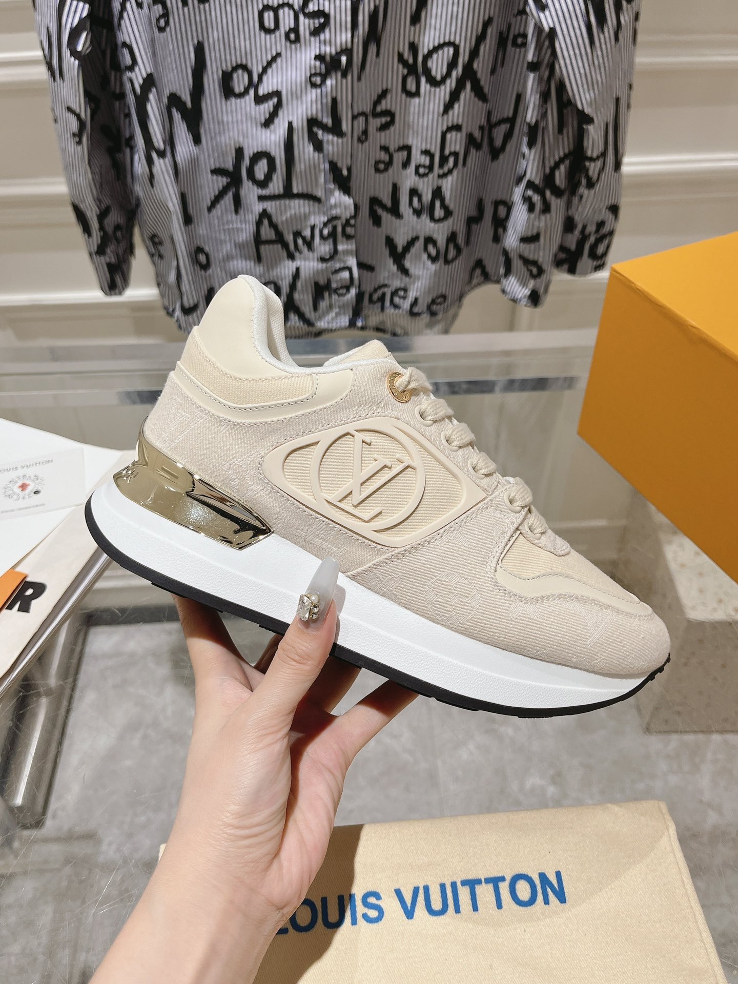 Louis Vuitton Couple Sneakers M-l-s