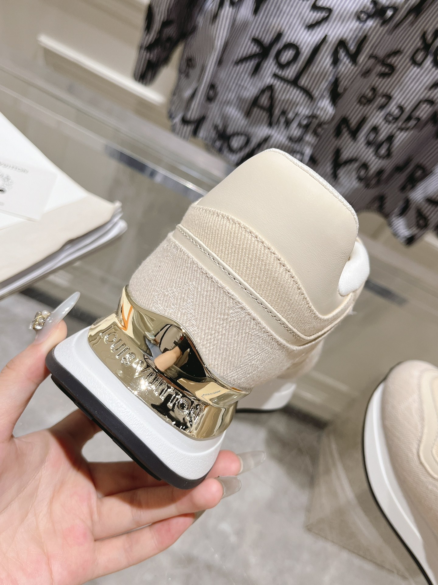 Louis Vuitton Couple Sneakers M-l-s