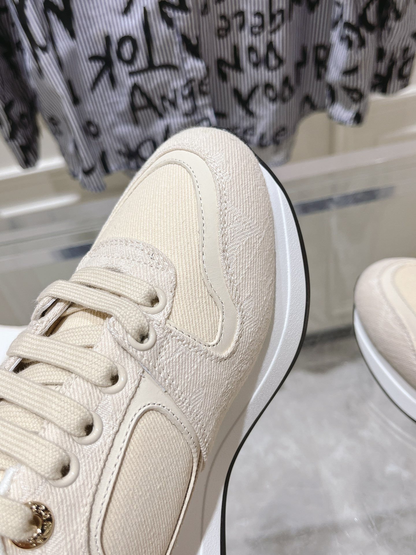 Louis Vuitton Couple Sneakers M-l-s