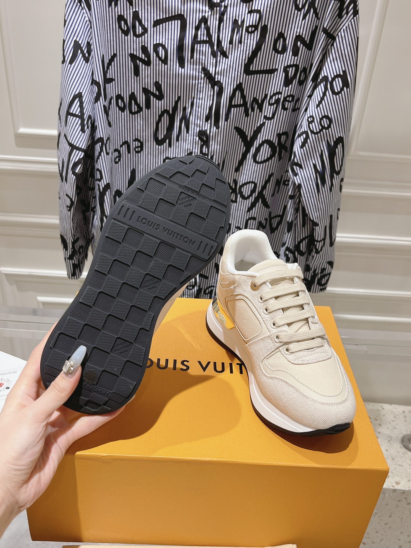 Louis Vuitton Couple Sneakers M-l-s