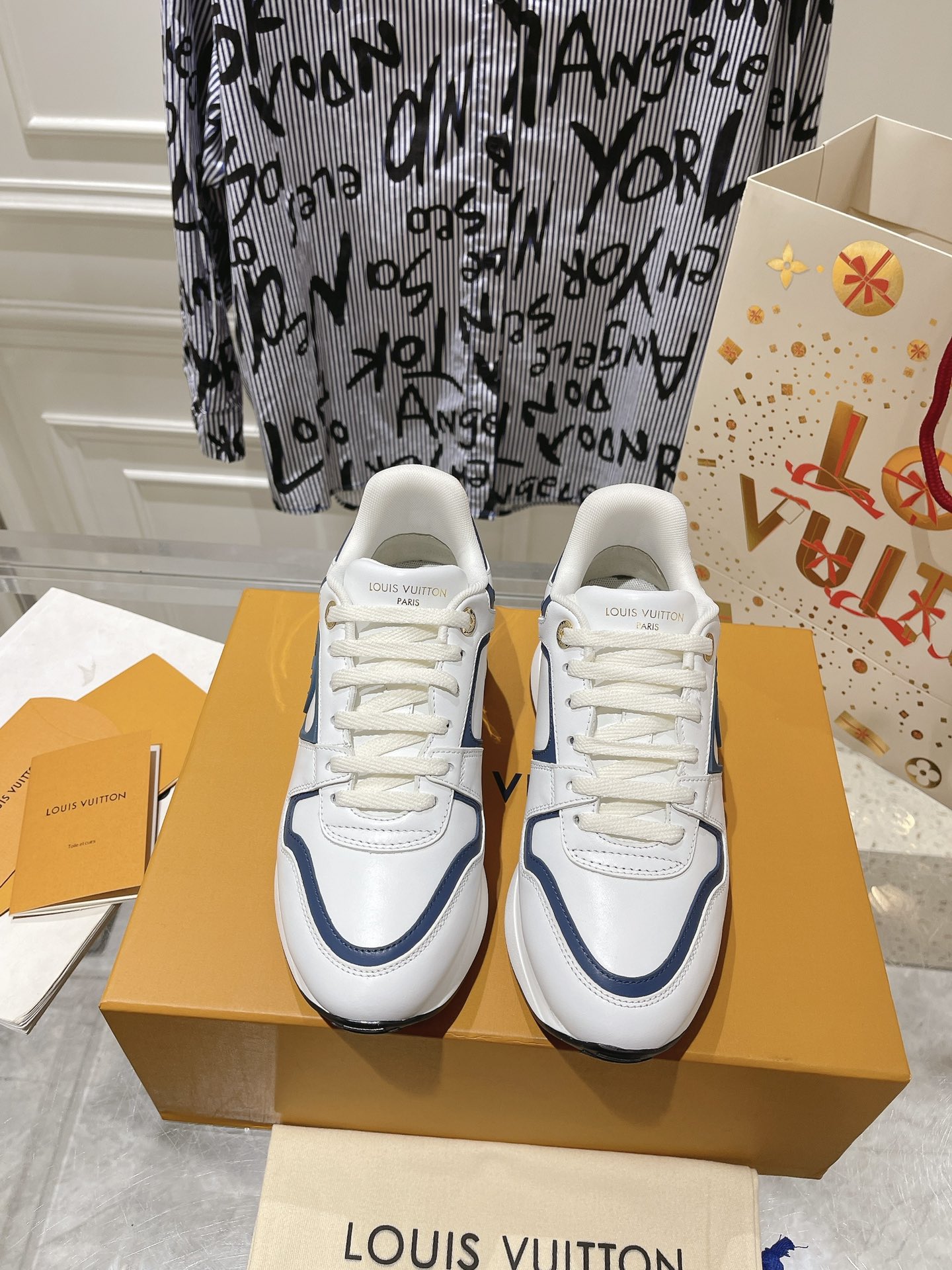 Louis Vuitton Couple Sneakers M-l-s