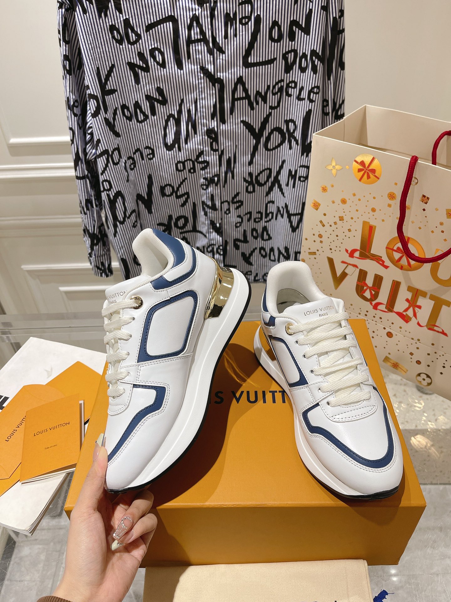 Louis Vuitton Couple Sneakers M-l-s