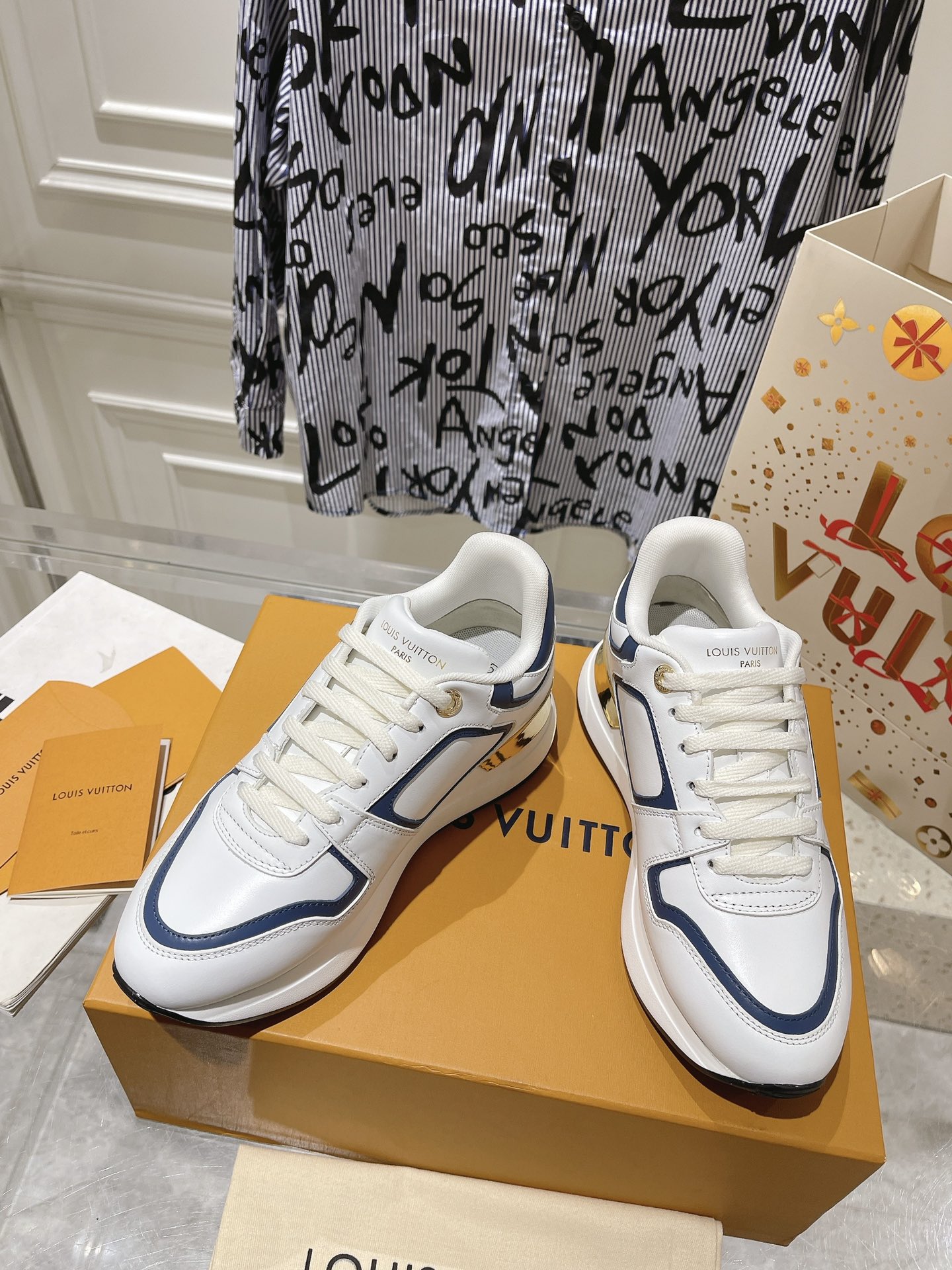 Louis Vuitton Couple Sneakers M-l-s