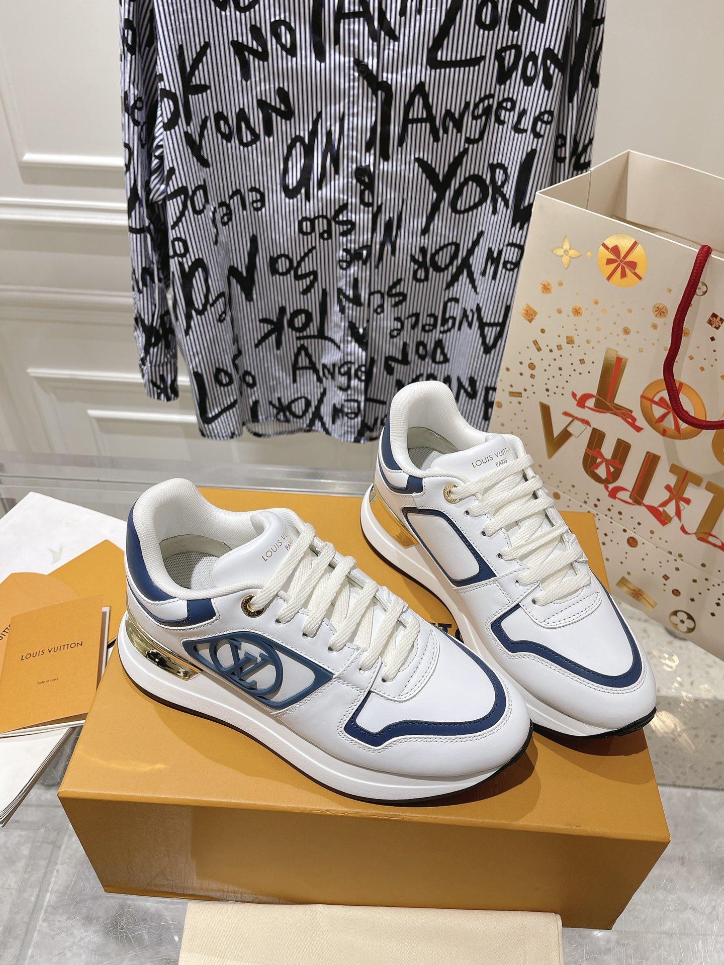 Louis Vuitton Couple Sneakers M-l-s