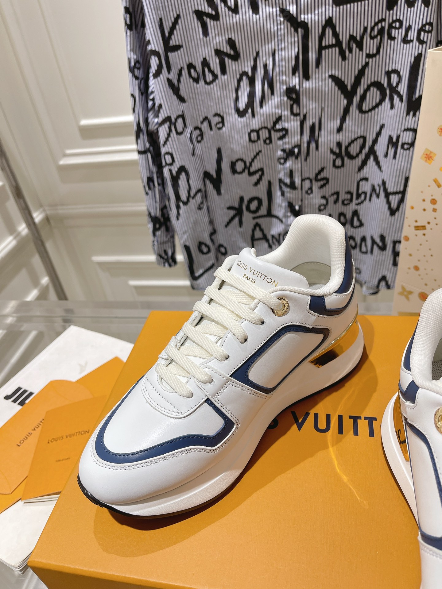 Louis Vuitton Couple Sneakers M-l-s