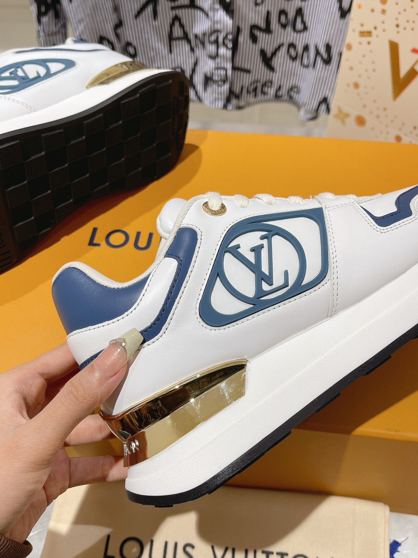Louis Vuitton Couple Sneakers M-l-s