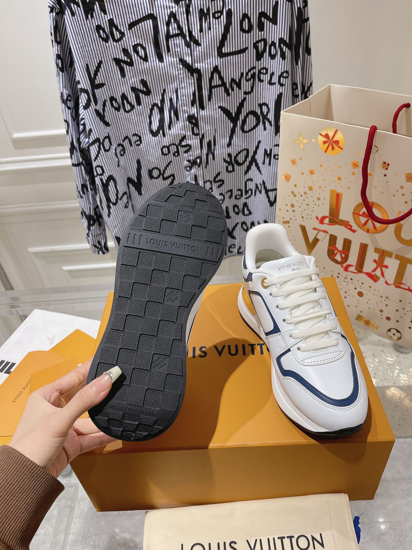 Louis Vuitton Couple Sneakers M-l-s