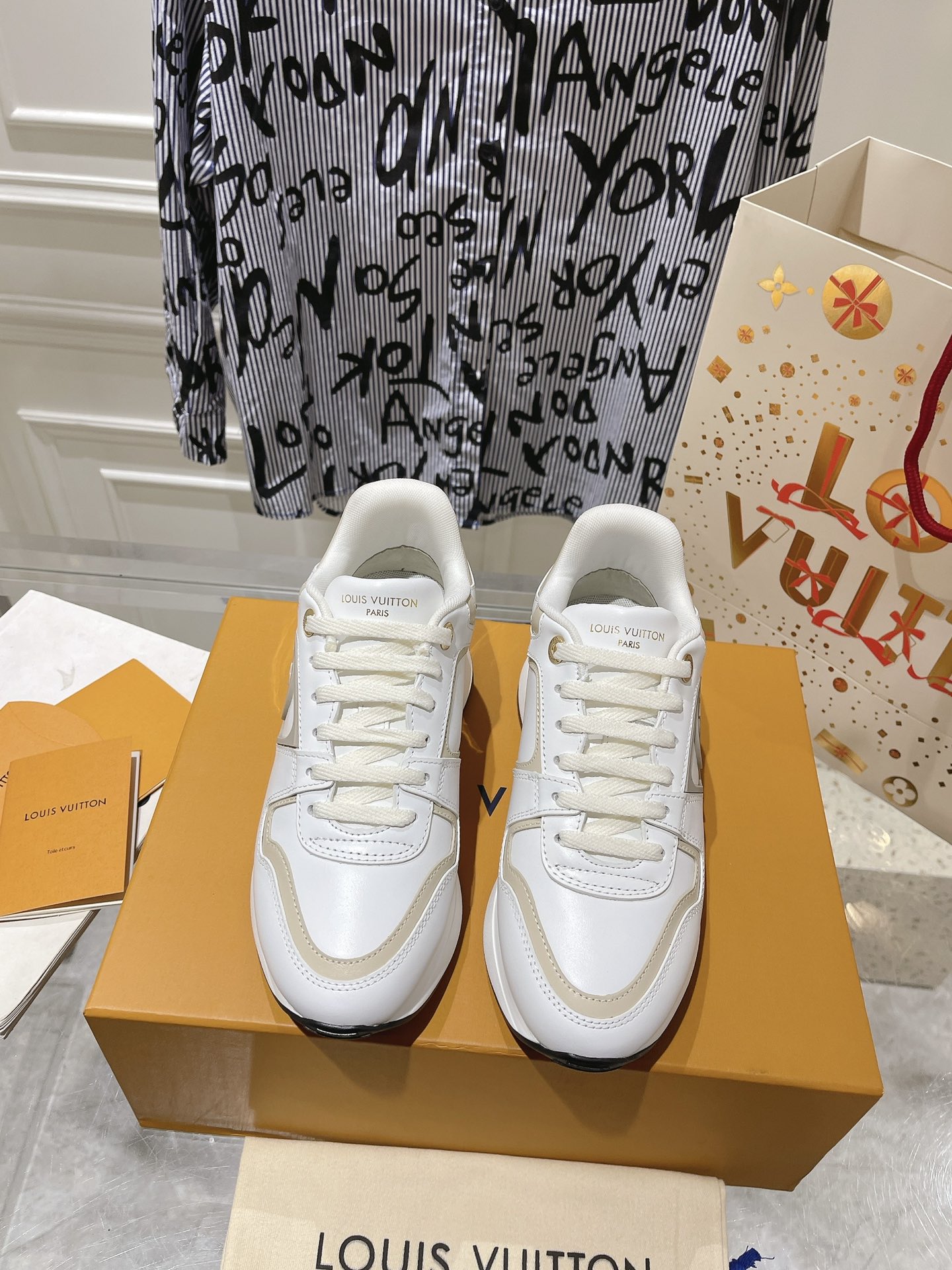 Louis Vuitton Couple Sneakers M-l-s