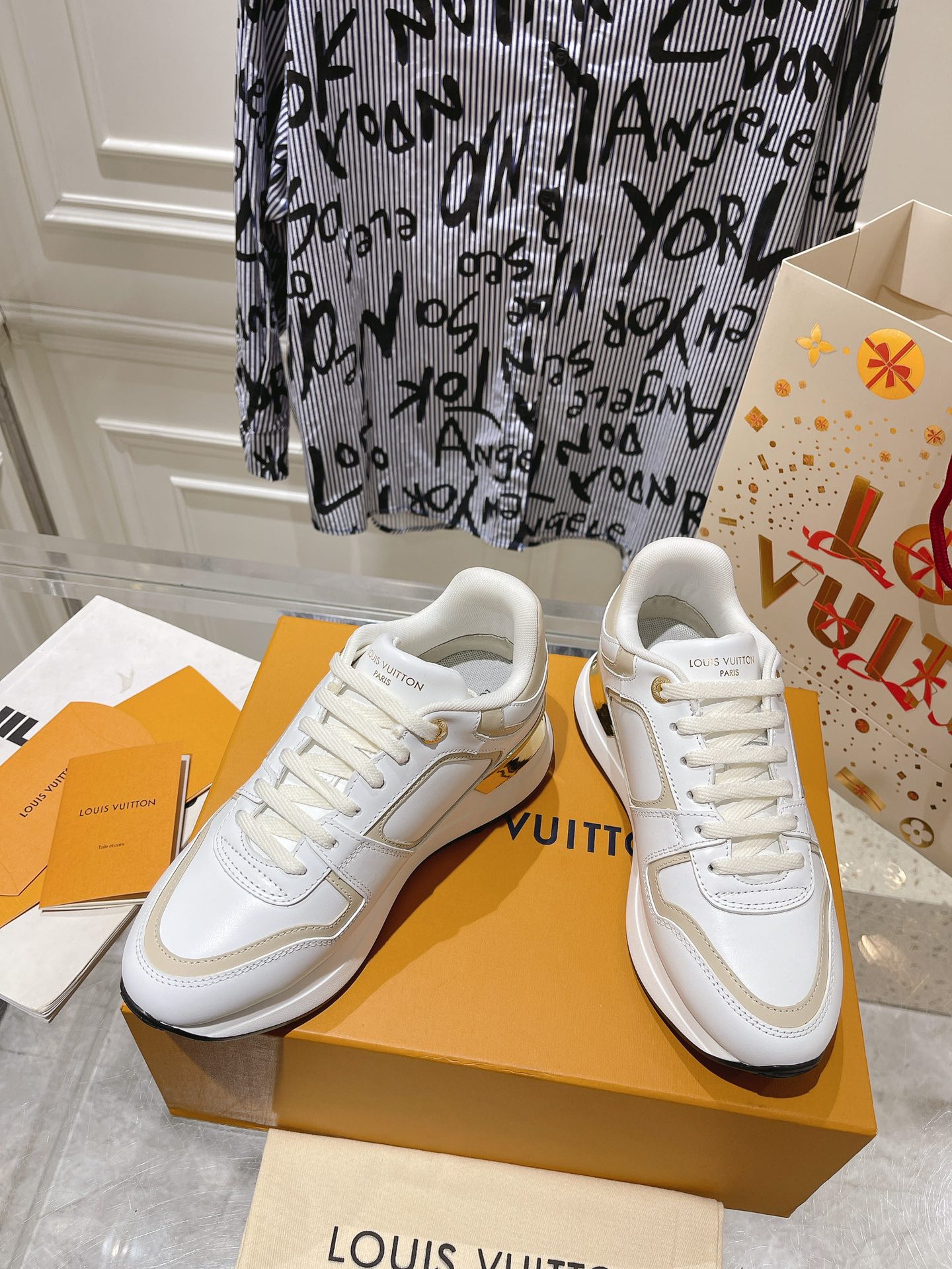 Louis Vuitton Couple Sneakers M-l-s