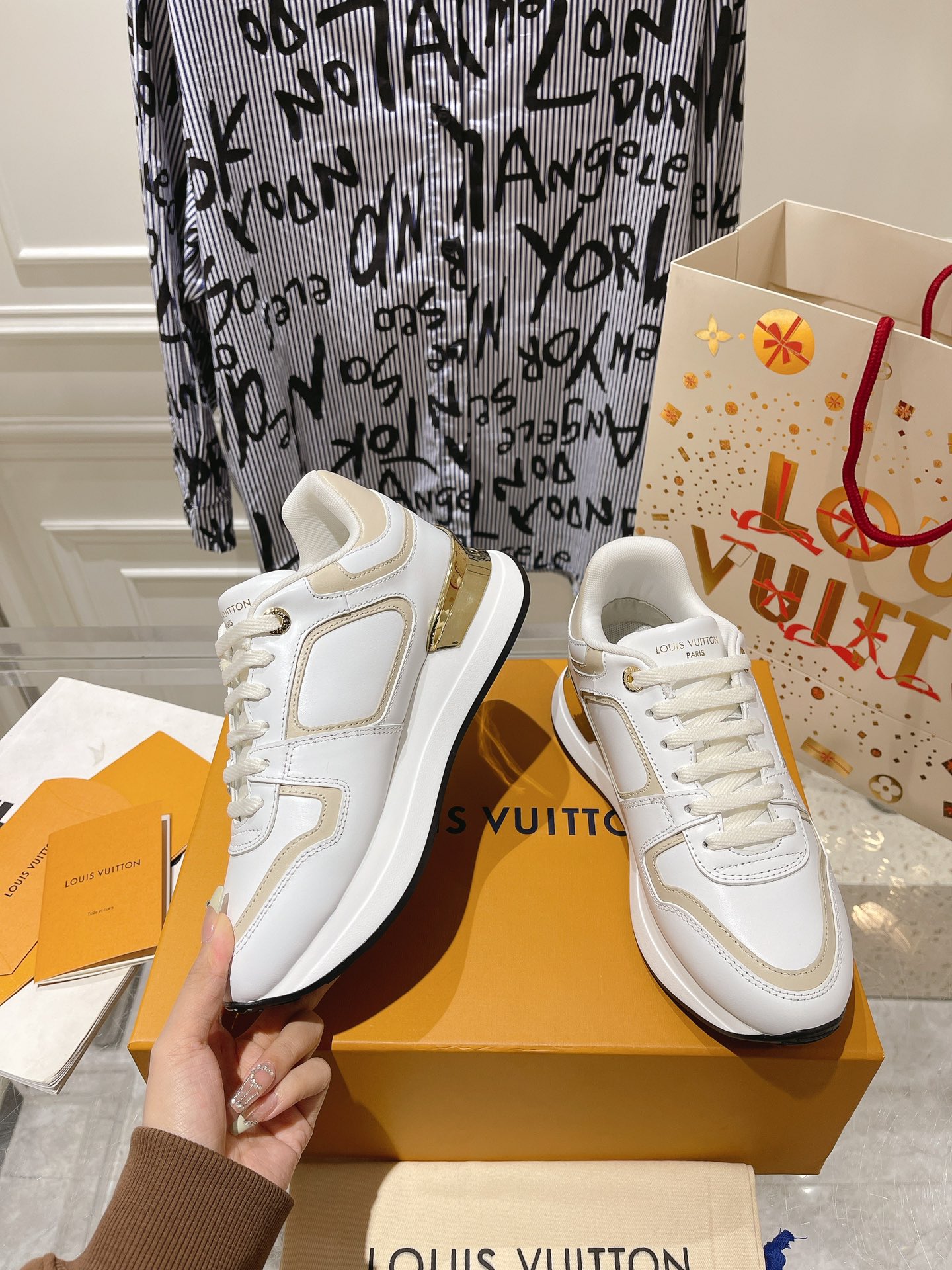Louis Vuitton Couple Sneakers M-l-s
