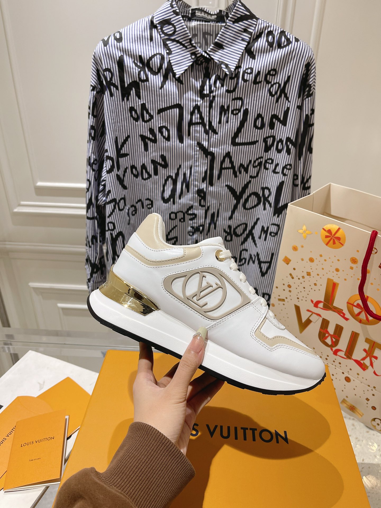 Louis Vuitton Couple Sneakers M-l-s