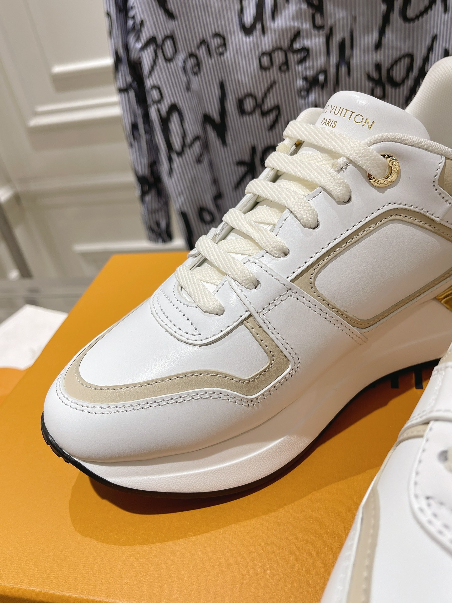 Louis Vuitton Couple Sneakers M-l-s
