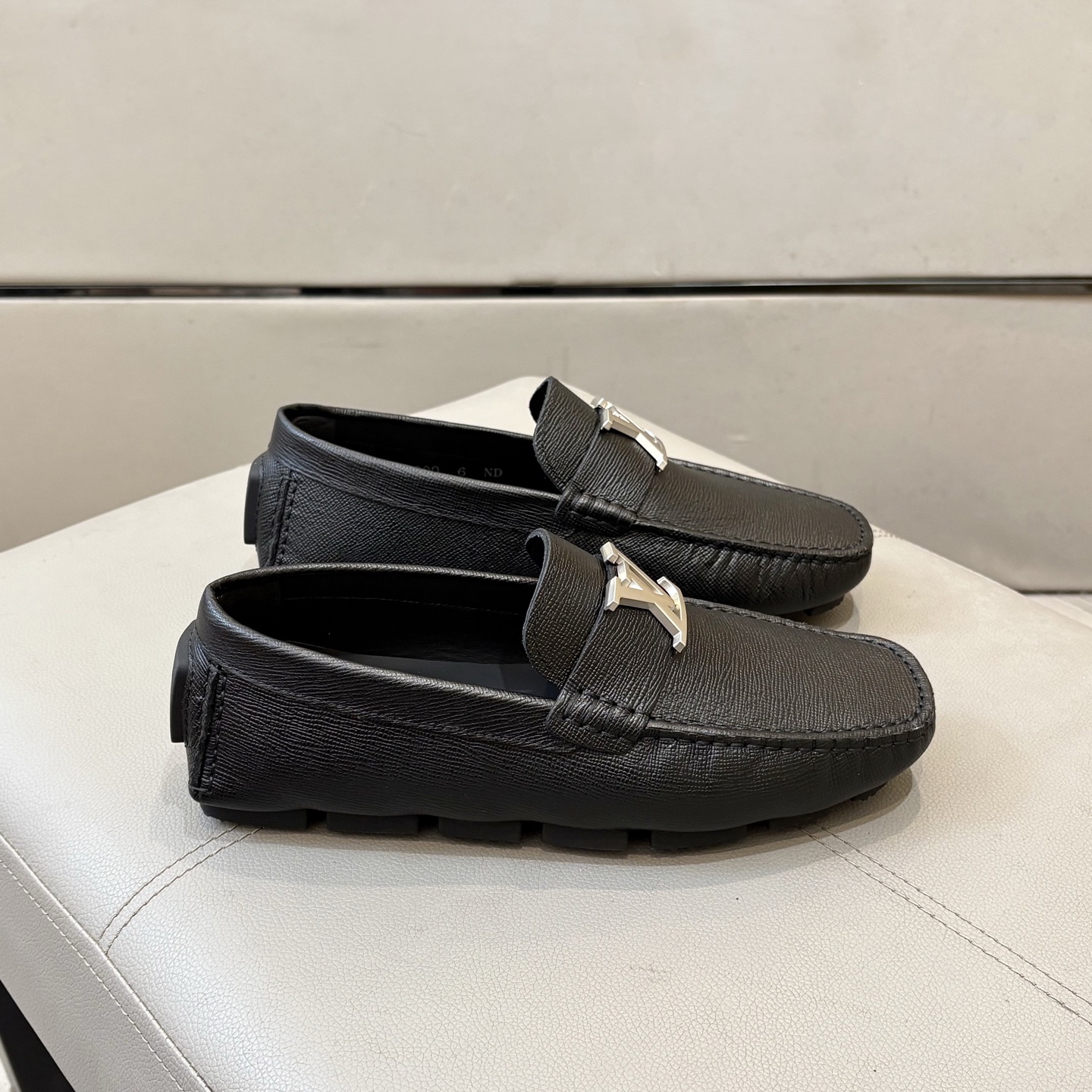Louis Vuitton Male Loafers Cow Leather L