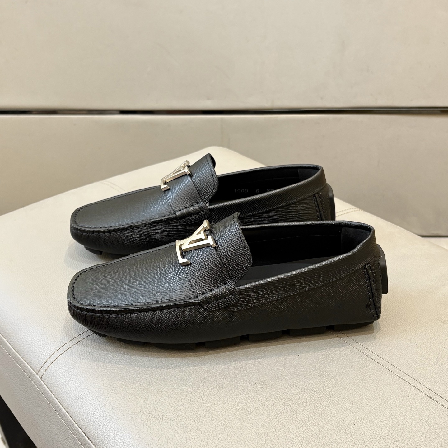 Louis Vuitton Male Loafers Cow Leather L