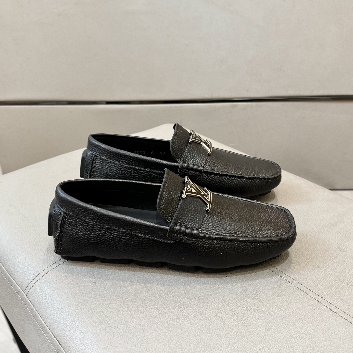 Louis Vuitton Male Loafers Cow Leather L