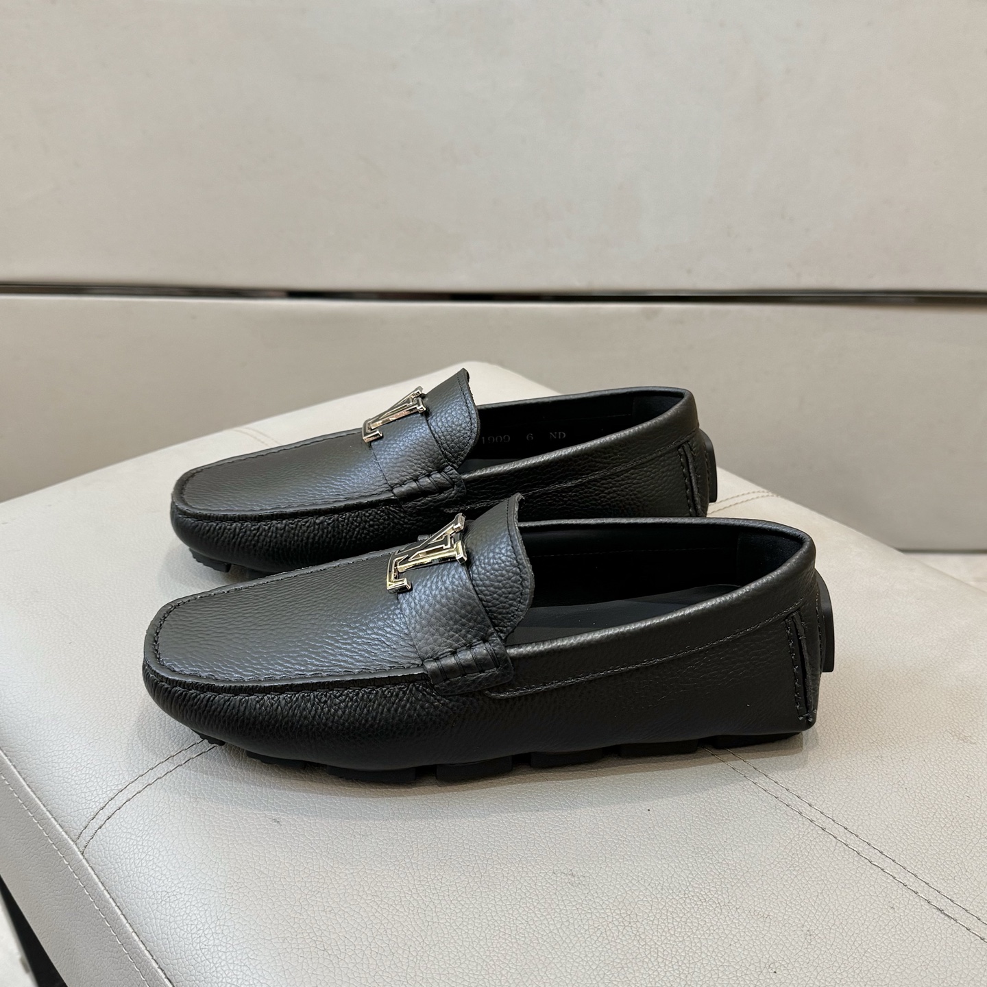 Louis Vuitton Male Loafers Cow Leather L