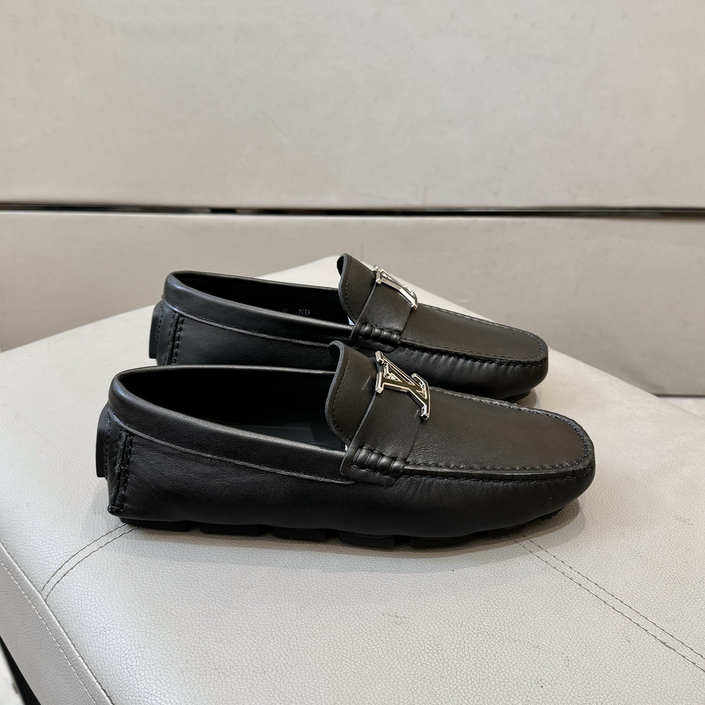 Louis Vuitton Male Loafers Cow Leather L