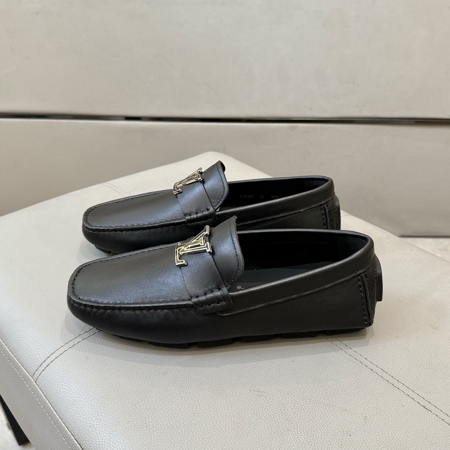 Louis Vuitton Male Loafers Cow Leather L