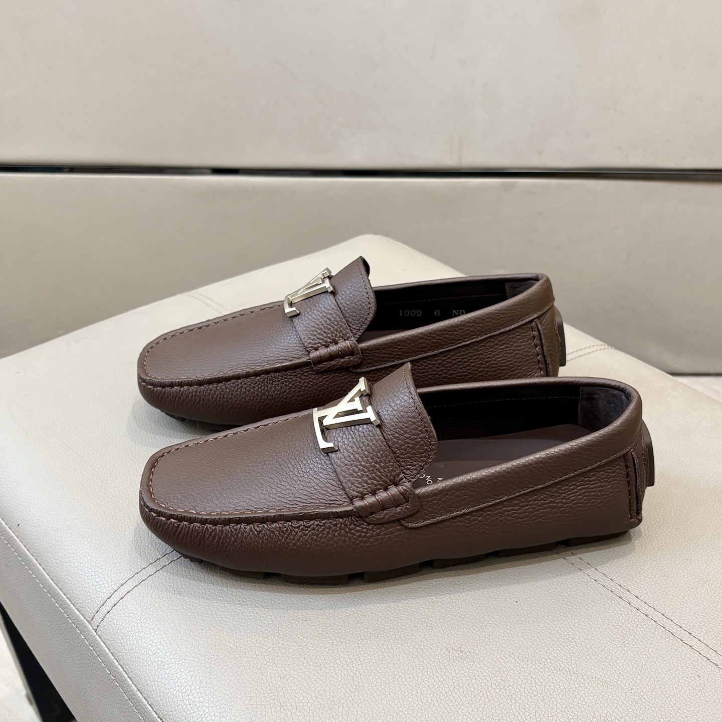 Louis Vuitton Male Loafers Cow Leather L