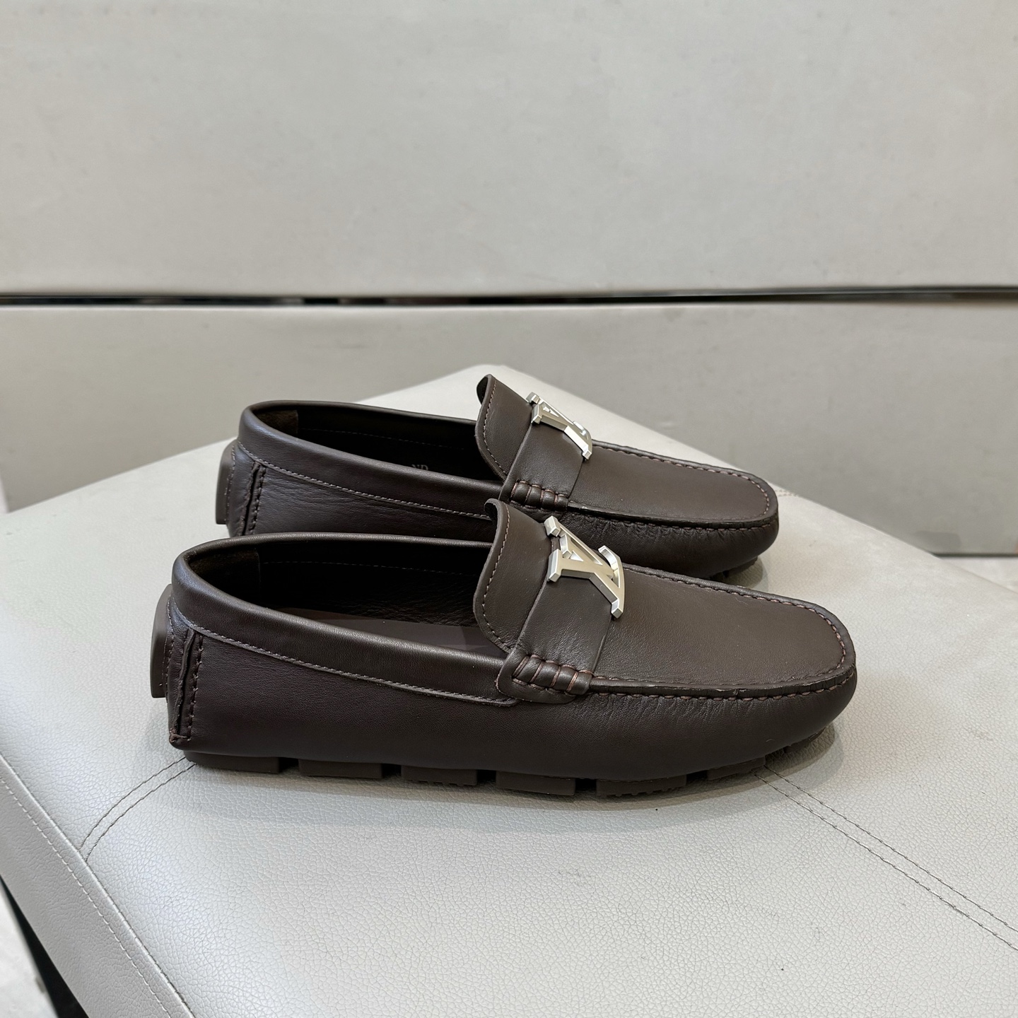 Louis Vuitton Male Loafers Cow Leather L