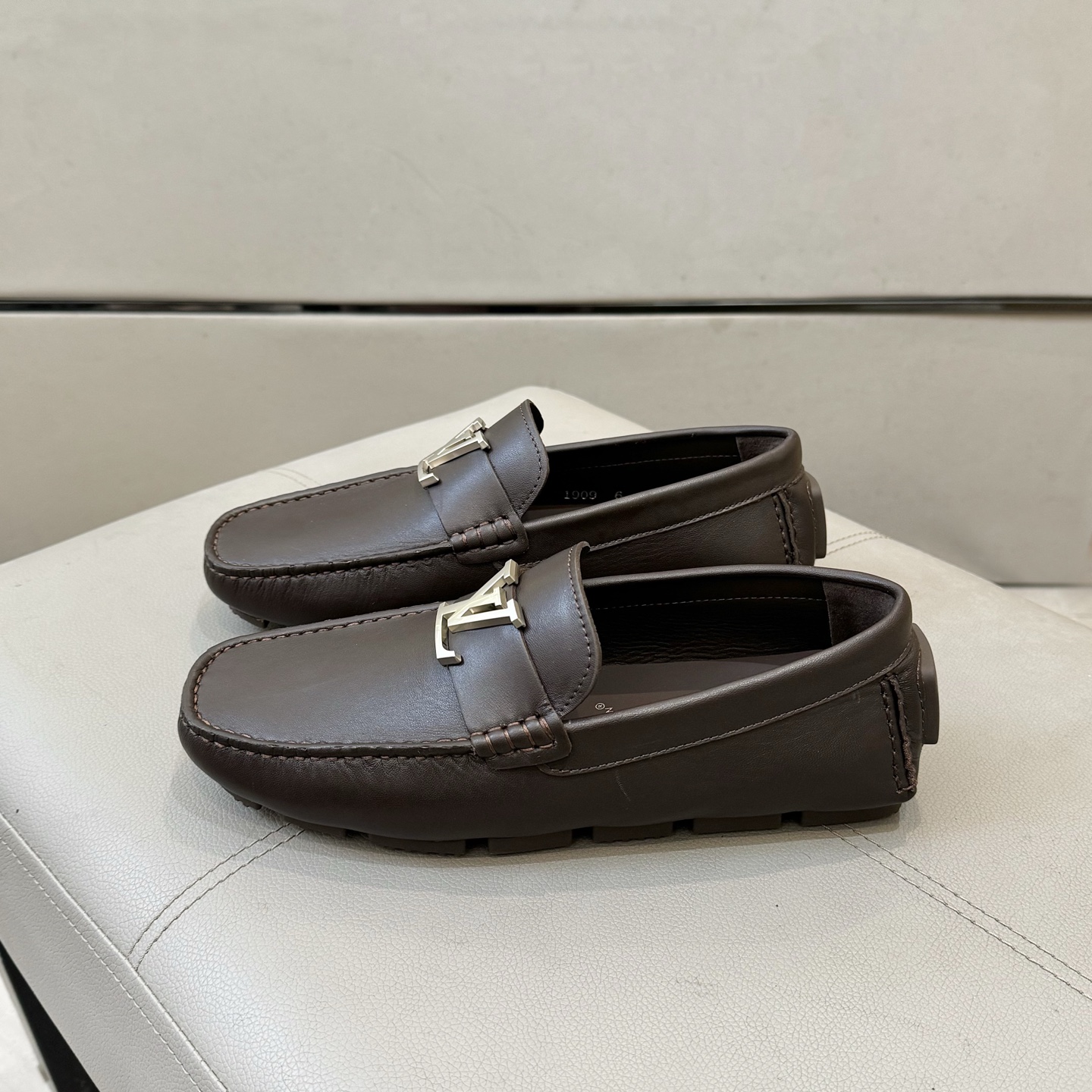 Louis Vuitton Male Loafers Cow Leather L