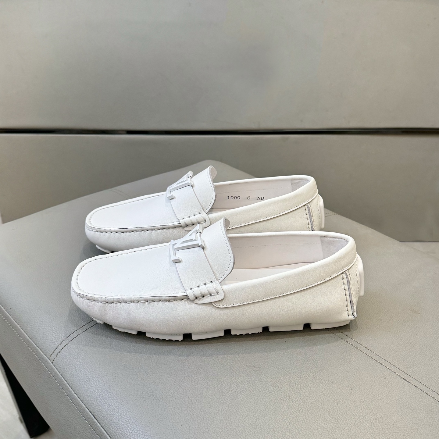 Louis Vuitton Male Loafers Cow Leather L