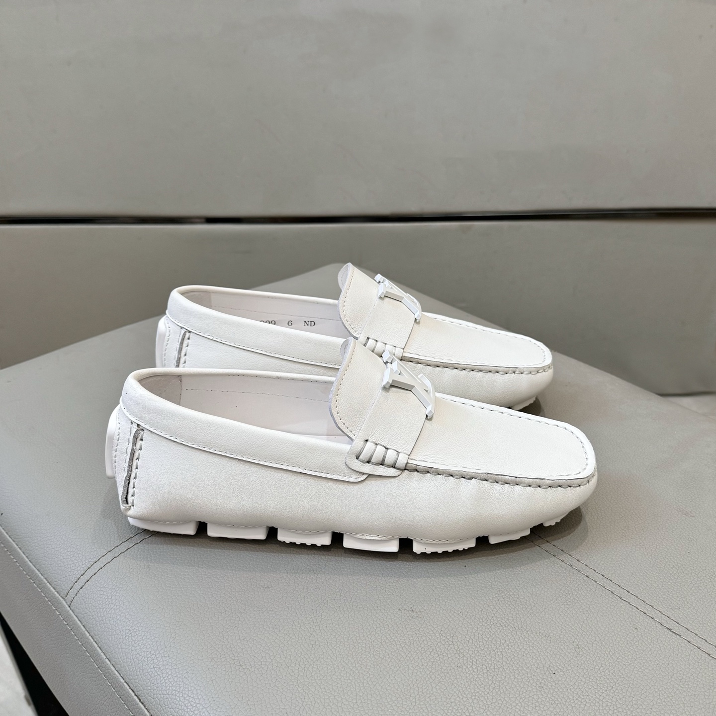 Louis Vuitton Male Loafers Cow Leather L