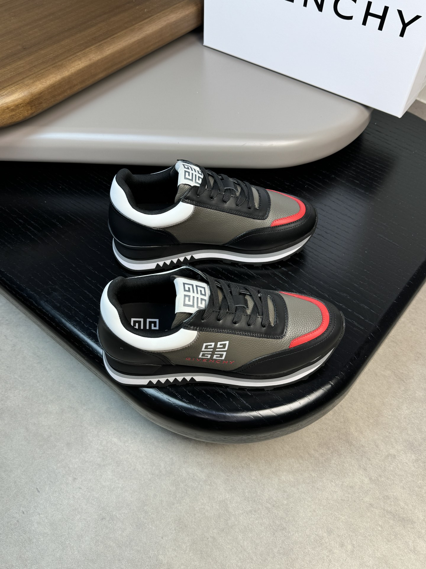 Givenchy Basic Shoes L-s