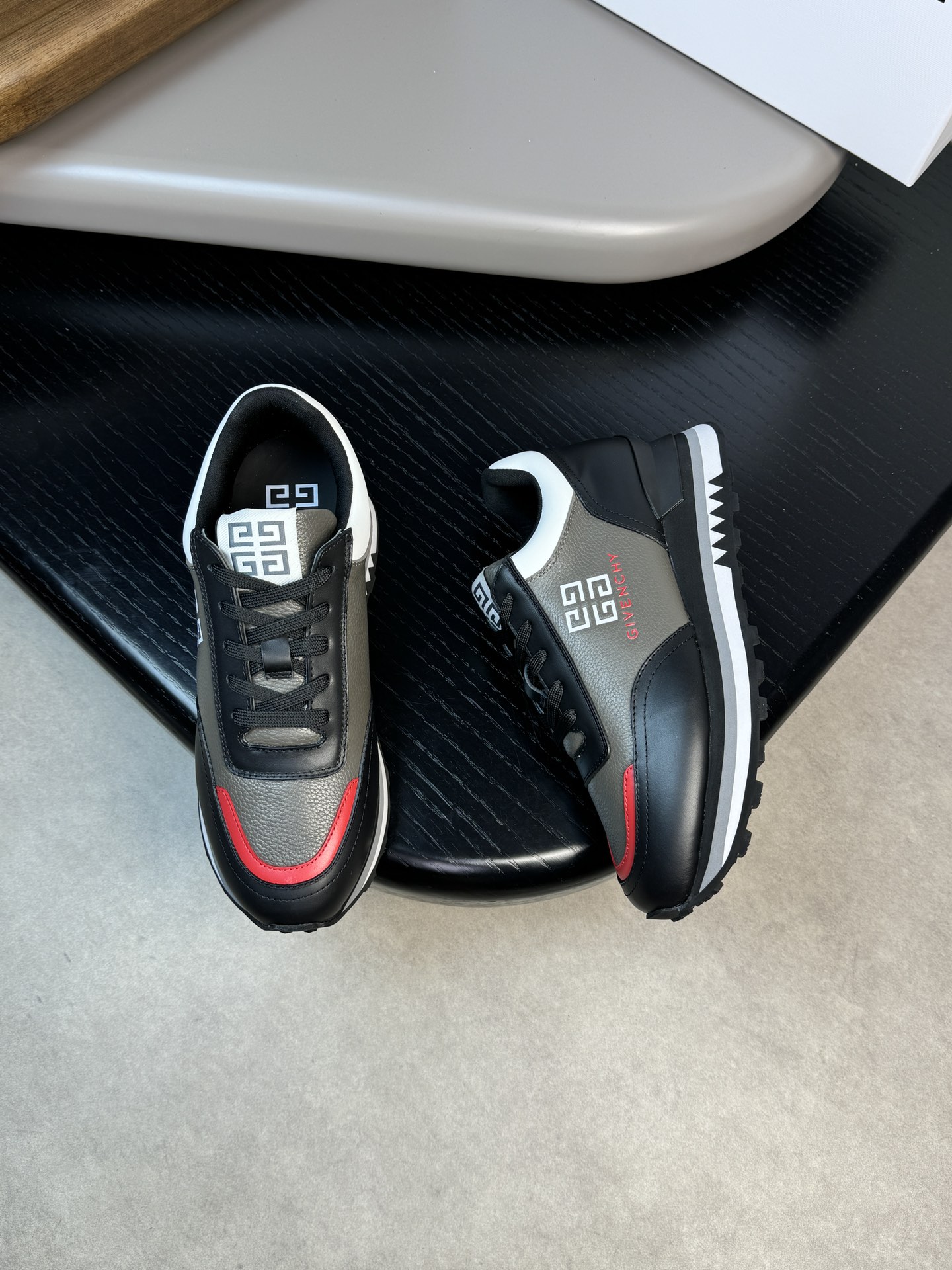 Givenchy Basic Shoes L-s